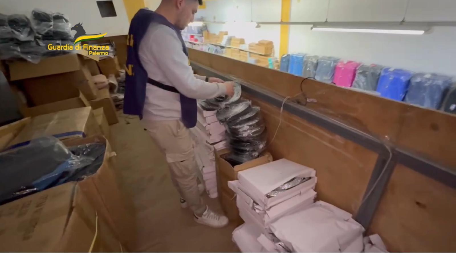 Palermo, maxi sequestro di abbigliamento contraffatto
