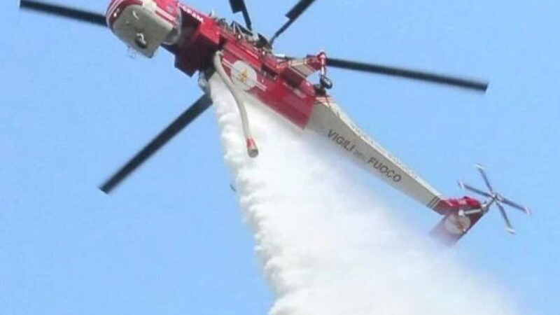 Vasto incendio a Monterosso Almo, in arrivo canadair
