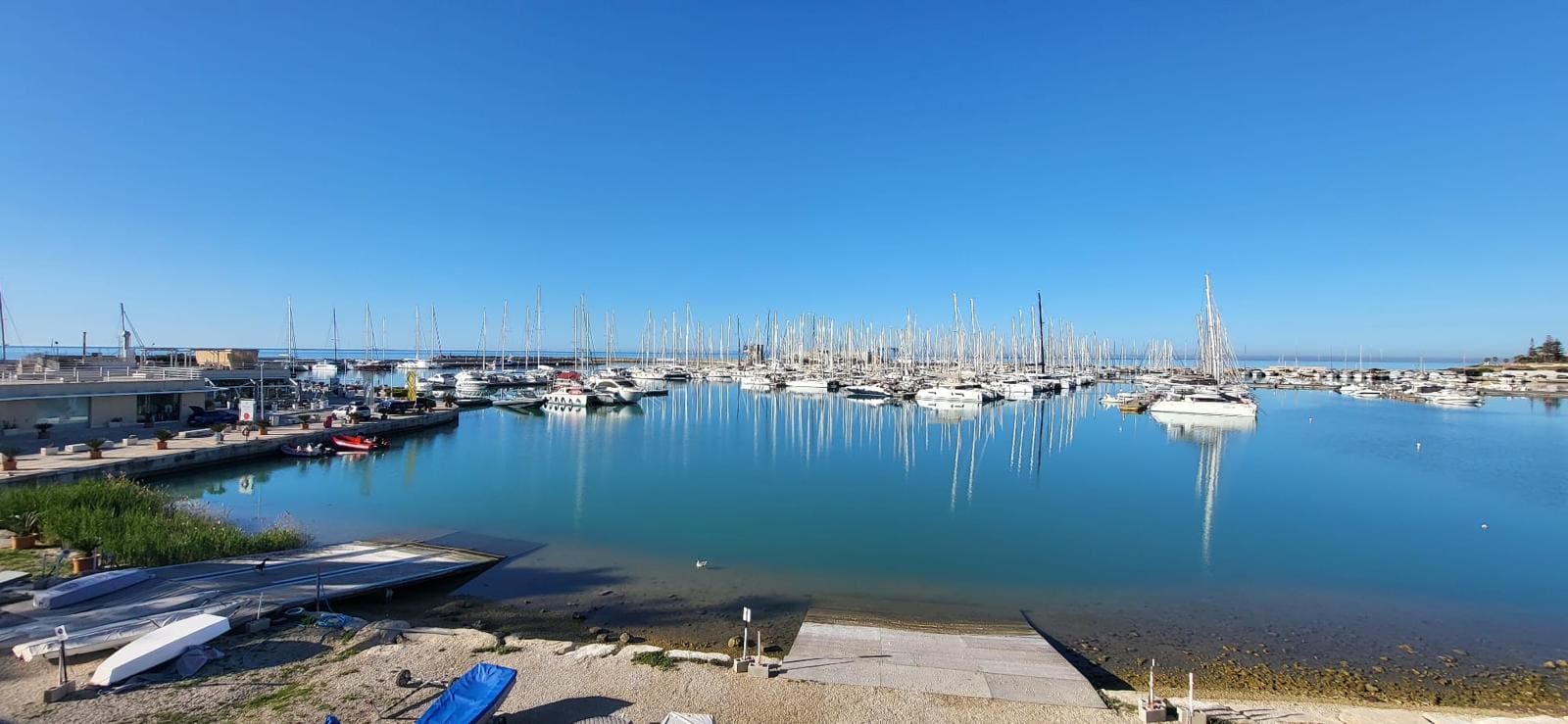 Porto turistico di Marina di Ragusa, calma piatta!