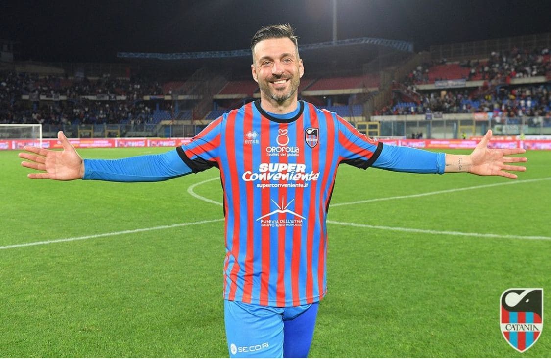 Calcio, il derby va al Catania grazie a Di Carmine