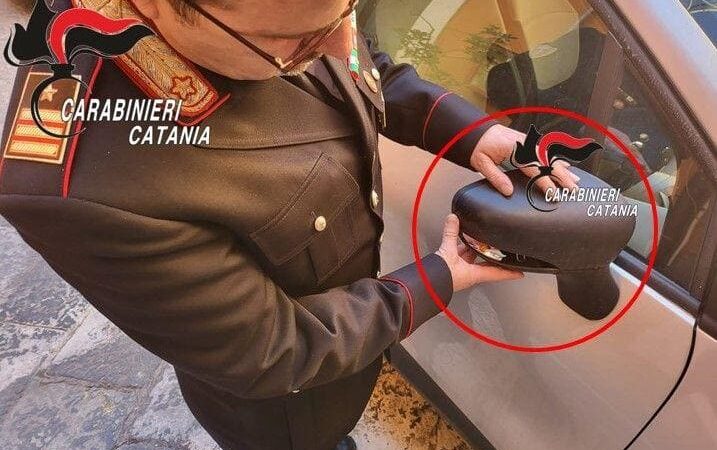 ‘Truffa dello specchietto’: donna 72enne non abbocca, 21enne denunciato
