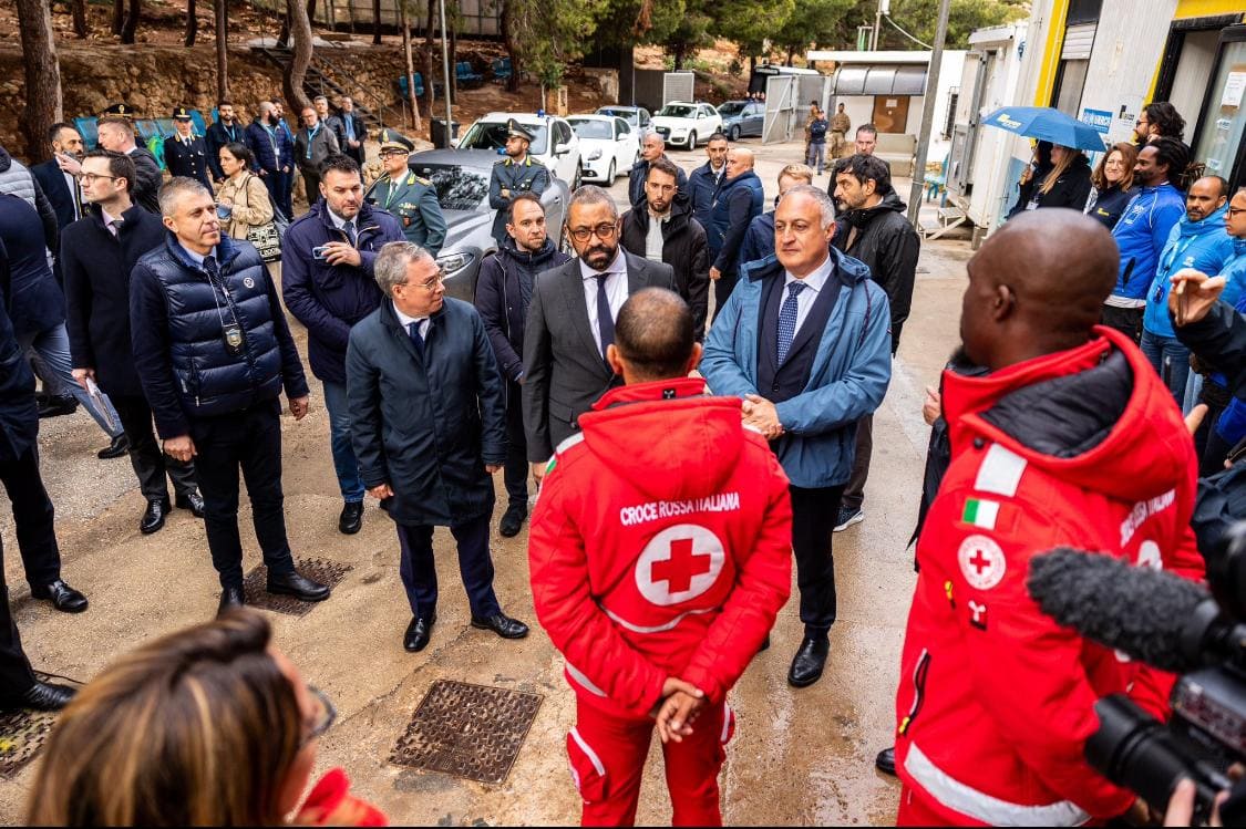 Immigrazione, il segretario di Stato inglese Cleverly a Lampedusa