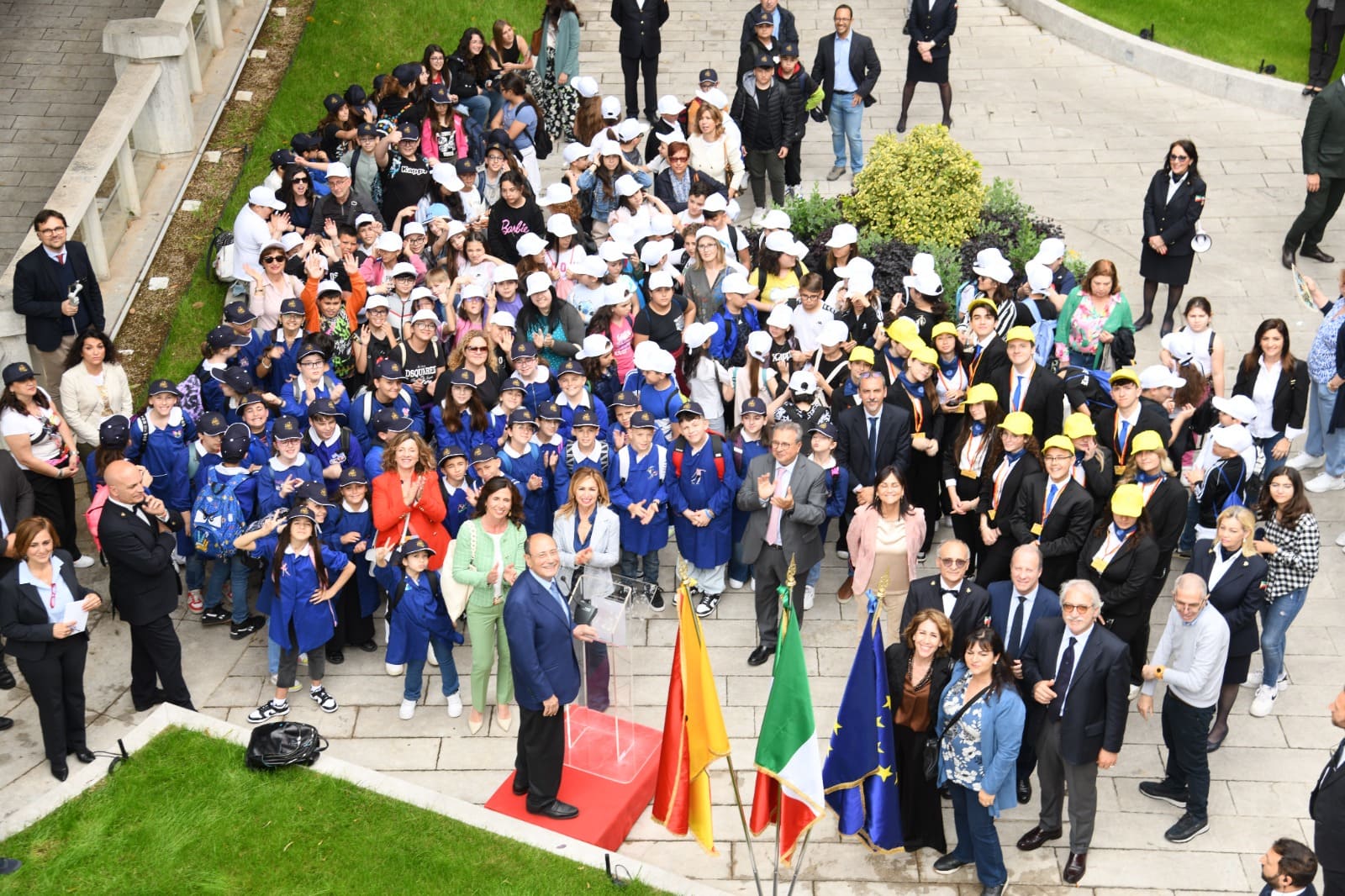 Anniversario dello Statuto siciliano, festa a Palazzo d’Orleans per 170 bambini-GUARDA IL VIDEO