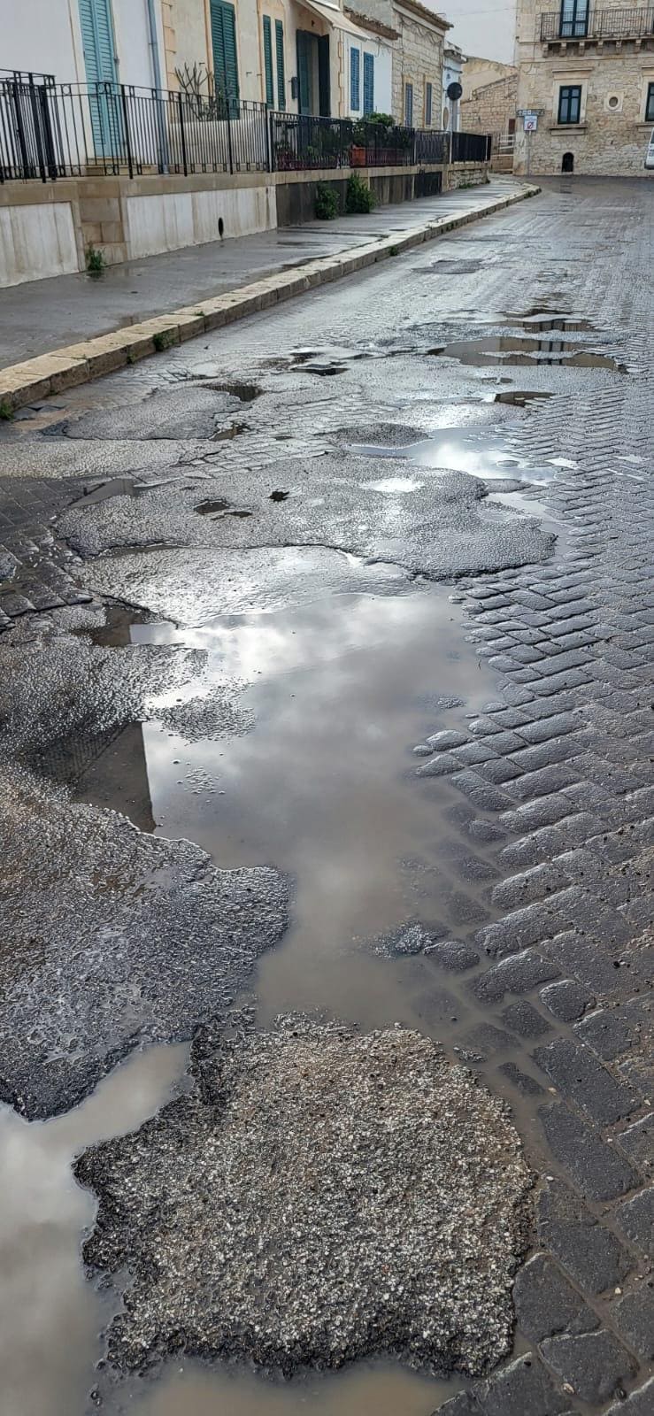 L’arte dei Mosaici a Donnalucata e le strade piene di buche