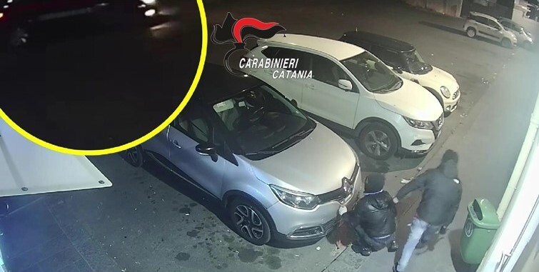 Evade dai domiciliari per rubare in una tabaccheria di Paternò-GUARDA IL VIDEO