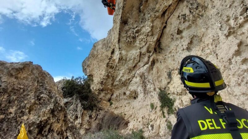 Fuoristrada precipita per 200 metri: muore un giovane, un altro ferito grave