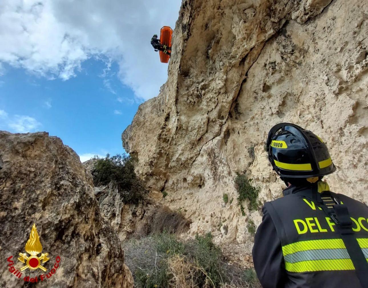 Fuoristrada precipita per 200 metri: muore un giovane, un altro ferito grave
