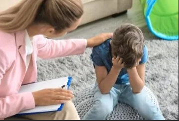 Ragazzino di 13 anni violentato da un conoscente 40enne, indagini della Polizia