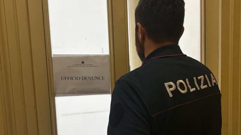 Va a fare denuncia, ma approfitta dell’attesa per fumarsi uno Spinello