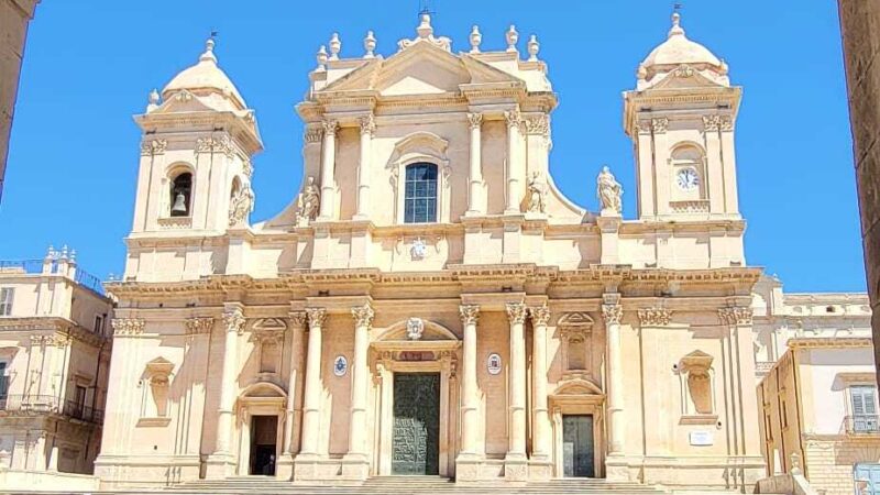 Gli Stranieri amano Noto: qui trovano mare cristallino, Barocco e tanto divertimento