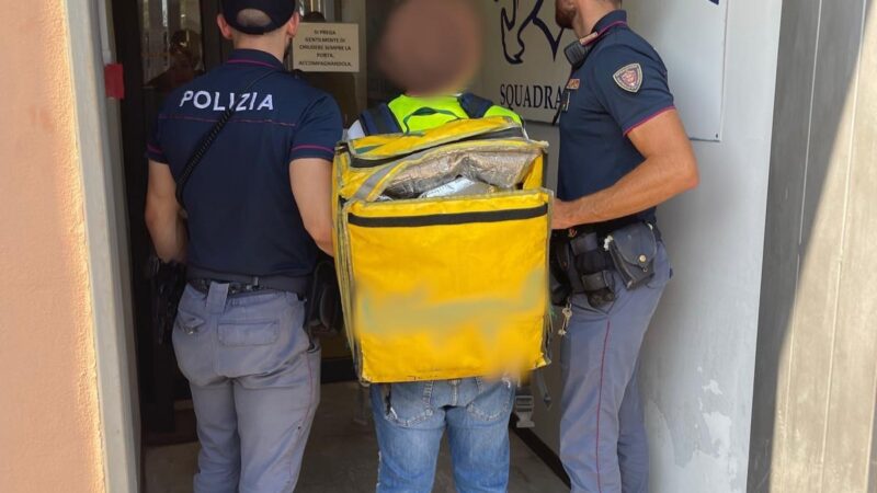 Consegnava droga a domicilio, arrestato rider 38enne