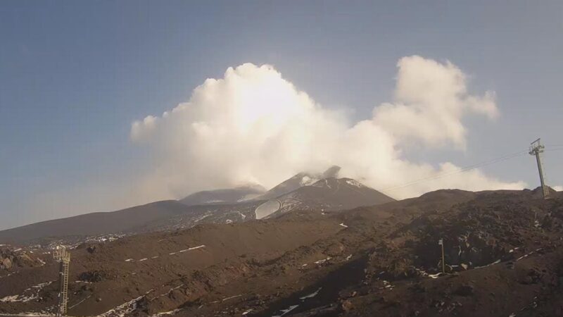 Violenti nubifragi in tutta la Sicilia, prima neve sull’Etna