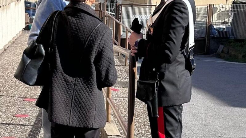 Si fingono Carabinieri per truffare un’anziana