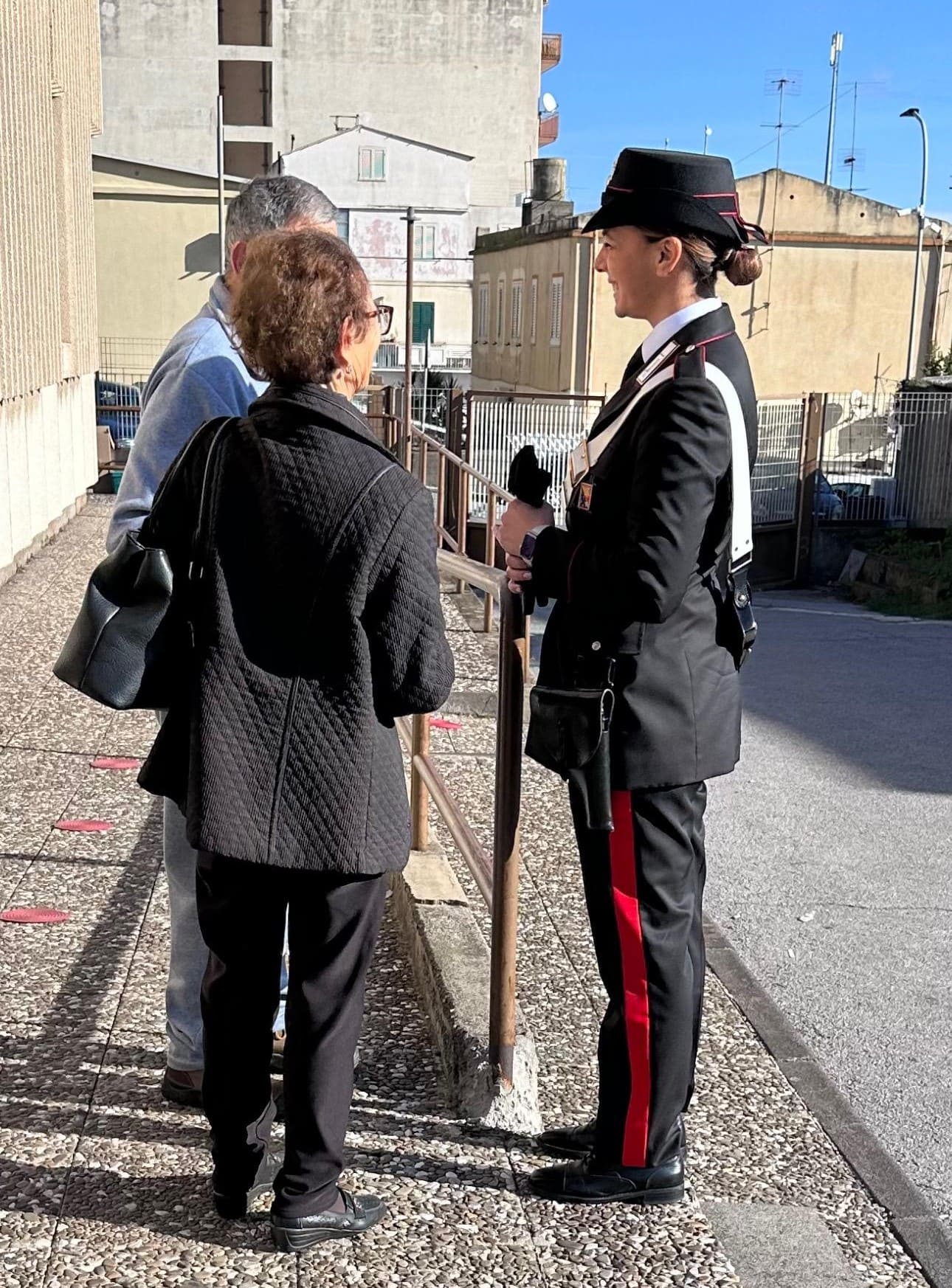 Si fingono Carabinieri per truffare un’anziana