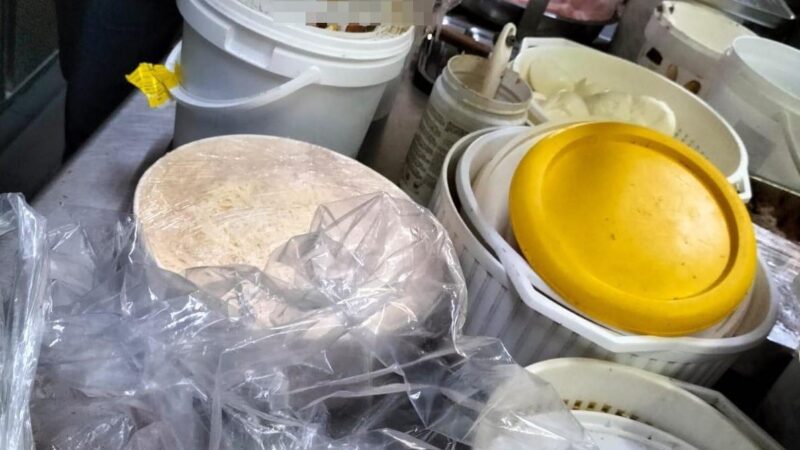 Alimenti in cattivo stato di conservazione: controlli serrati della Polizia nei giorni di festa