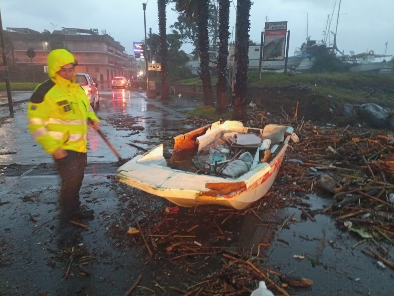 Bomba d’acqua in provincia di Enna: si cerca un disperso