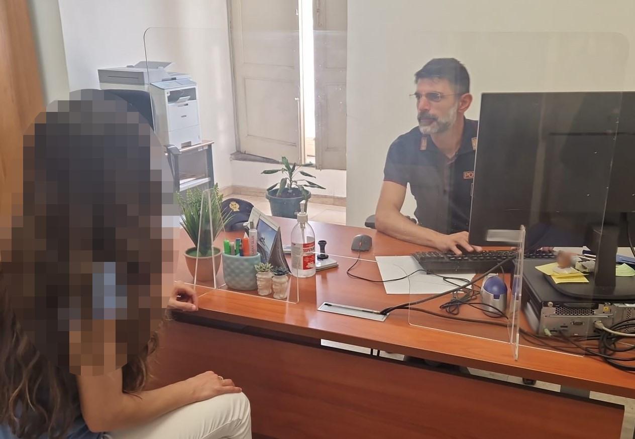 Afferra l’Ex compagna per il collo: 39enne bulgaro denunciato dalla Polizia