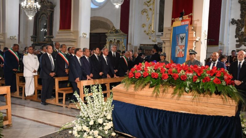 Il Funerale di Pippo Baudo nella sua Militello in Val di Catania