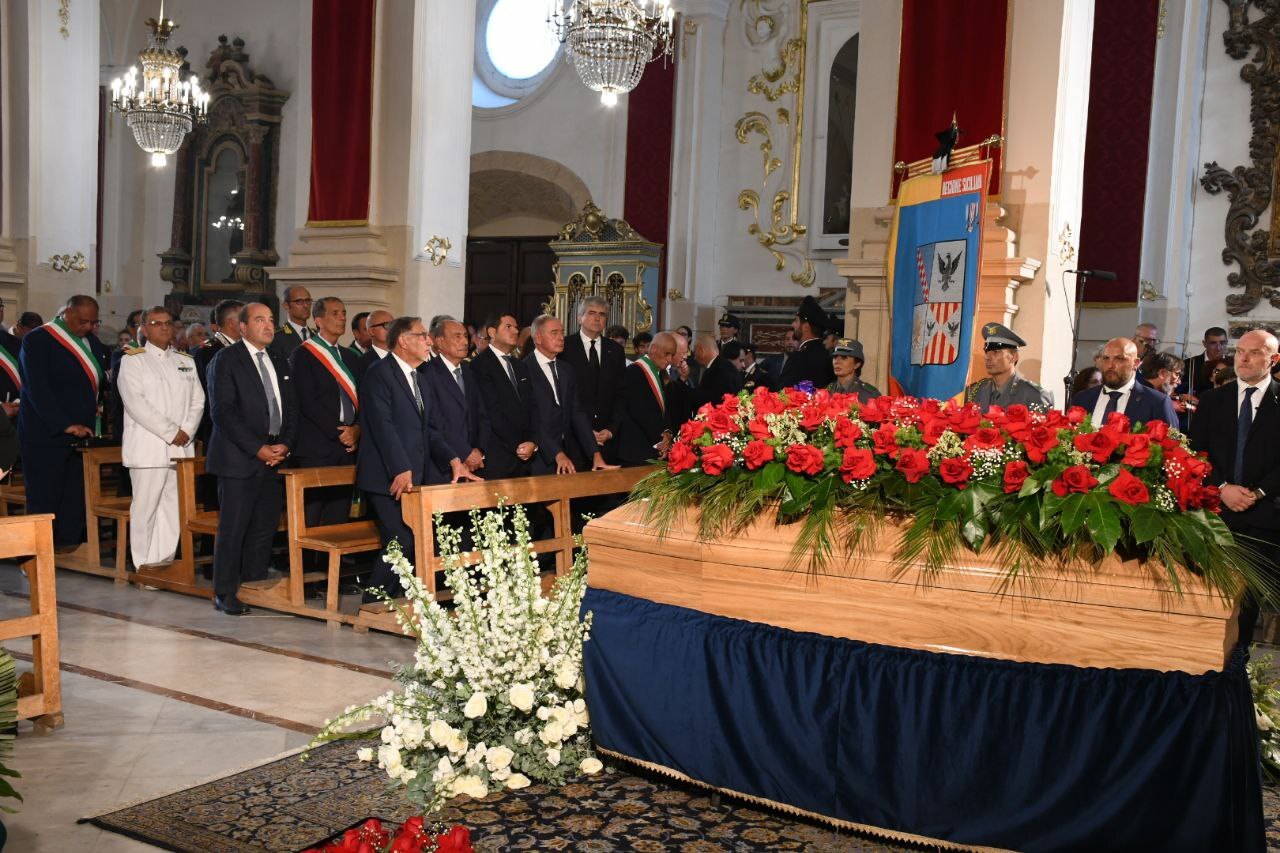 Il Funerale di Pippo Baudo nella sua Militello in Val di Catania