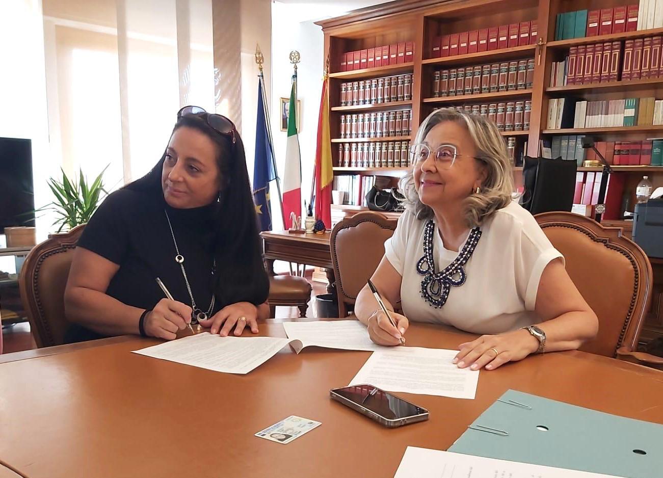 Donne vittime di violenza, firmati i primi contratti di lavoro alla Regione