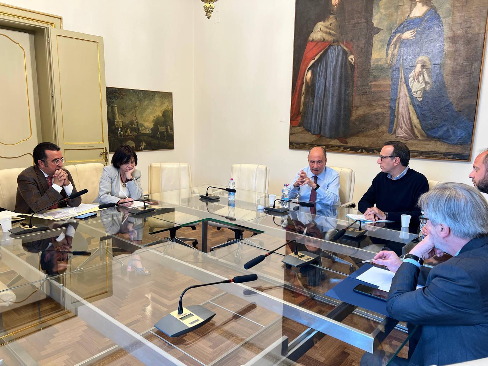 Caro carburanti, riunione a Palazzo d’Orléans