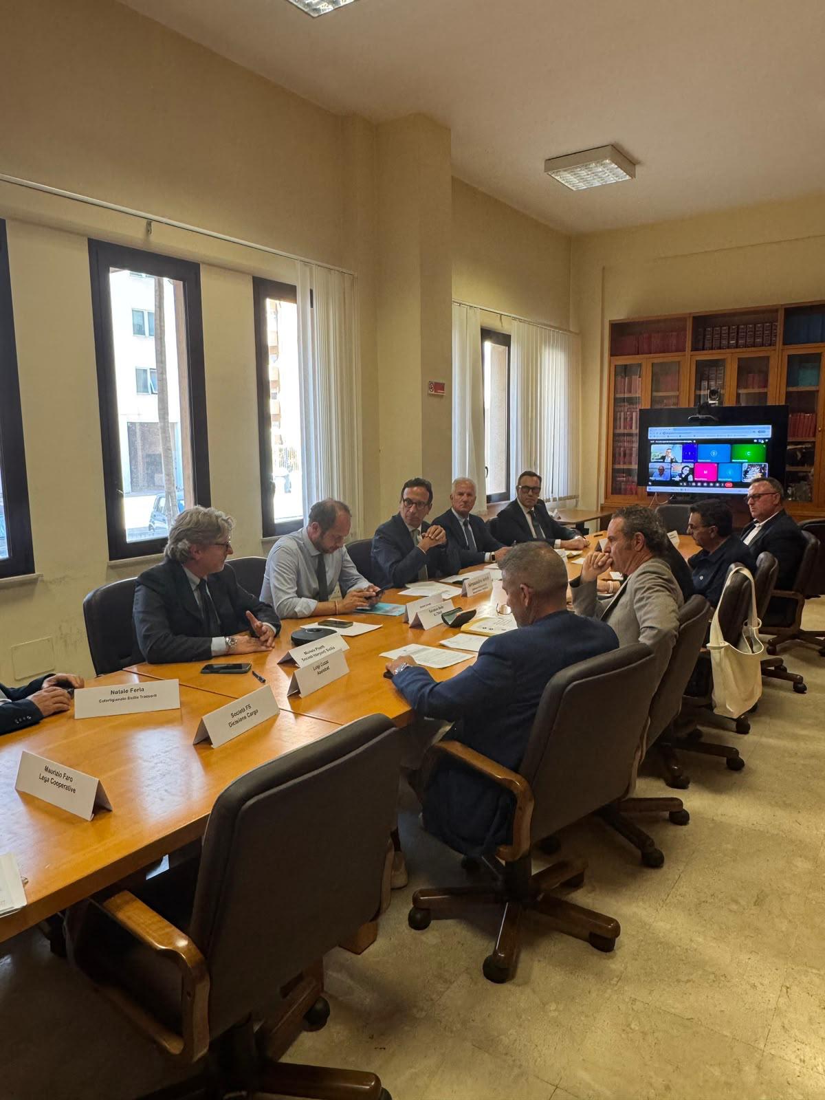 Caro carburante, Aricò presenta alla Consulta il decreto a sostegno degli autotrasportatori