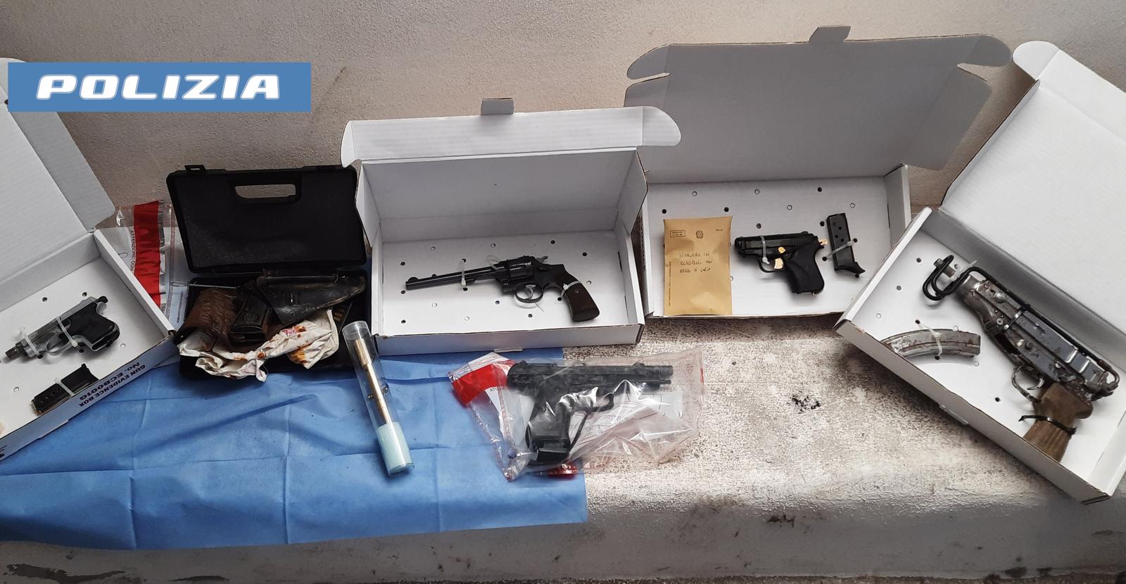 Armi e droga in un garage a Catania: maxi sequestro della Polizia di Stato