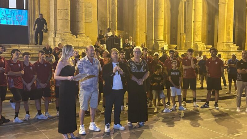 Notte Granata, il Noto Calcio abbraccia la città: presentata la rosa della nuova stagione