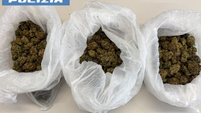 Nasconde 340 grammi di marijuana nello split del condizionatore: arrestato 26enne