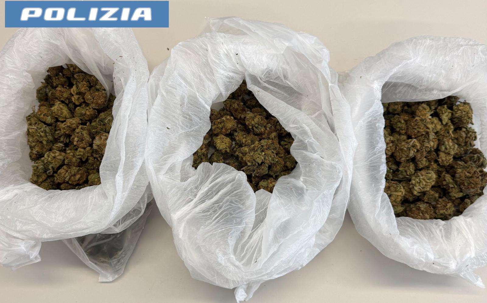 Nasconde 340 grammi di marijuana nello split del condizionatore: arrestato 26enne